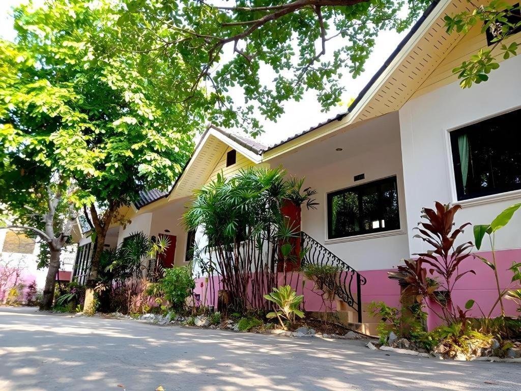 Chayada Garden House And Resort Nakhon Ratchasima Extérieur photo